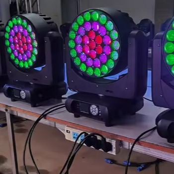 چراغ حرفه ای Led Beeye برای Dj Fine Zoom 5-45° Dimmer